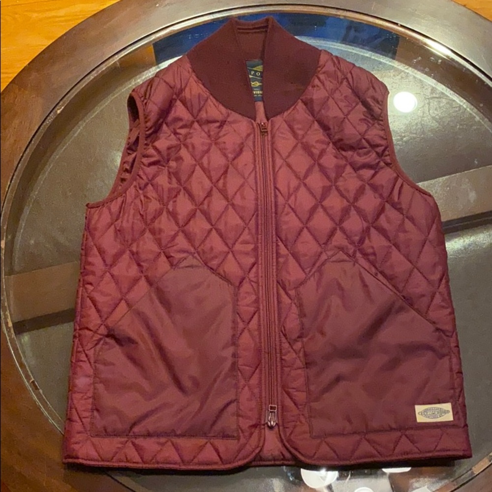 (M) Urban Outfitters Men’s puffy vest - medium
